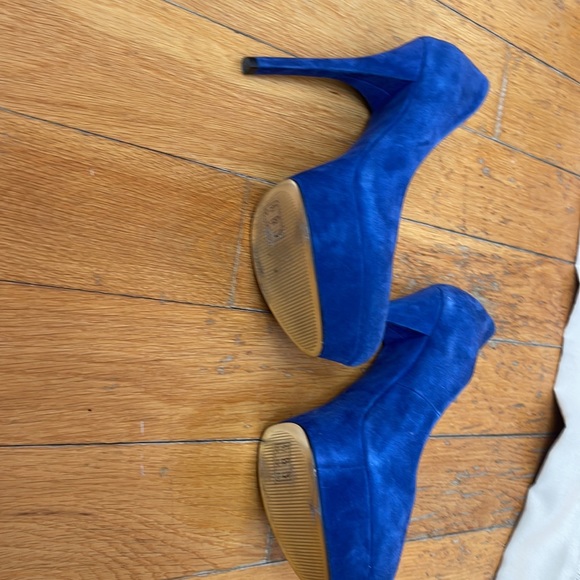 Blue suede pumps - Picture 4 of 4